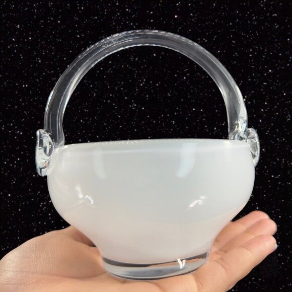 Tarnowiec White Glass Basket Vase Bowl With Snail Handle Made In Poland VTG - Picture 3 of 9